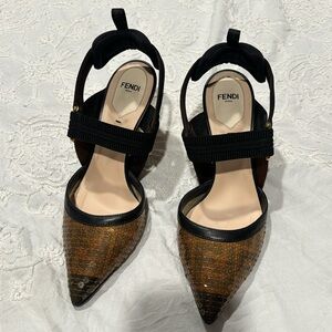 Fendi great condition!! Only worn once!  Size 7.